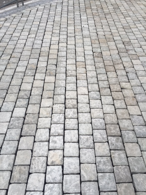 pavage trottoir du commisariat des guillemins