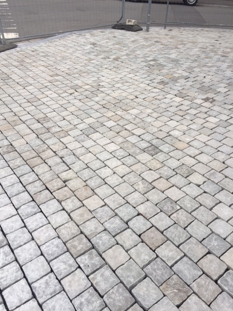 pavage trottoir du commisariat des guillemins