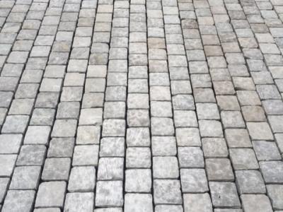 pavage trottoir du commisariat des guillemins